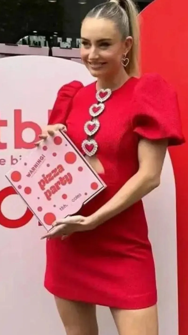 Beautiful Dress With Heart Brooches GGR245