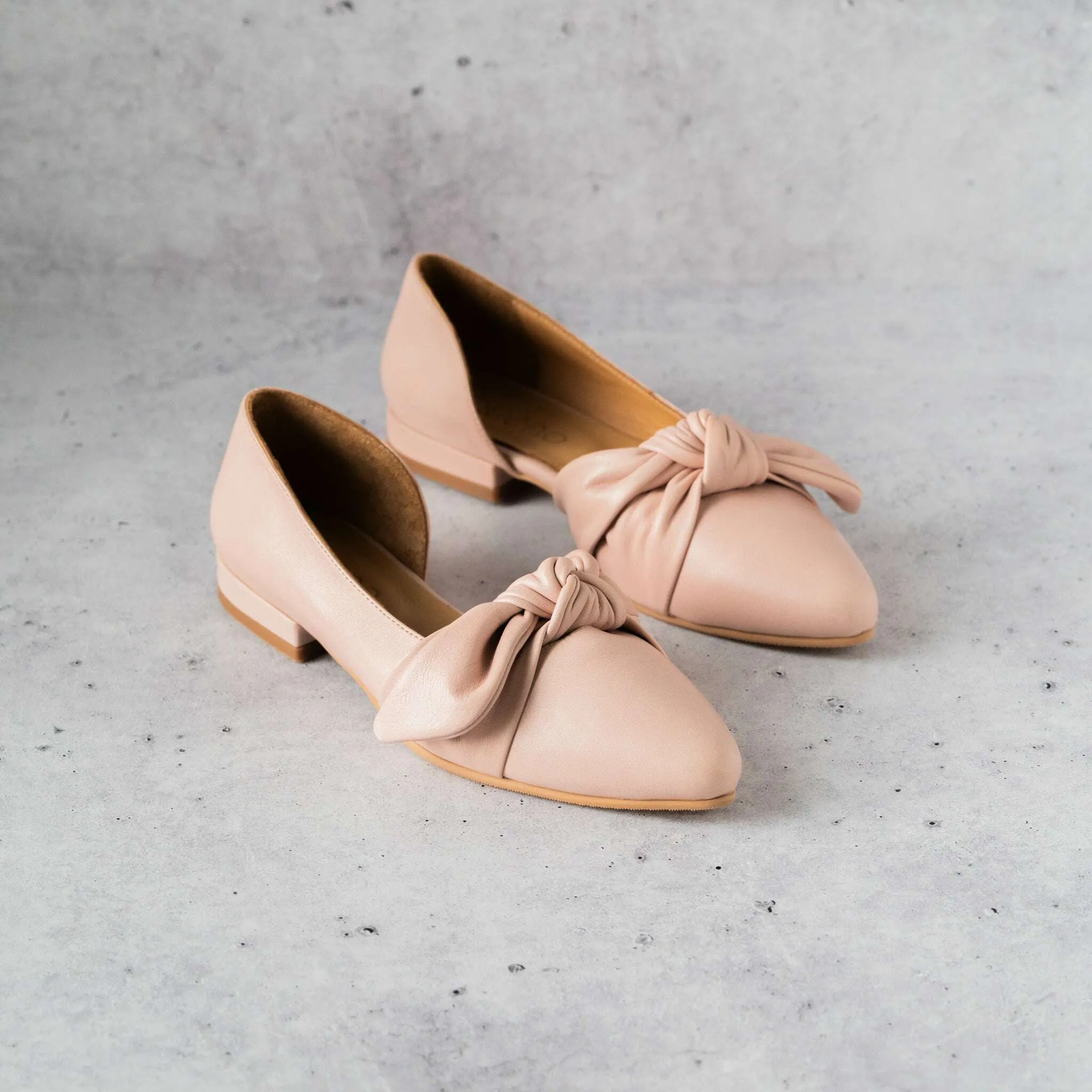 Bueno - Ivory - Black or Pale Pink Leather