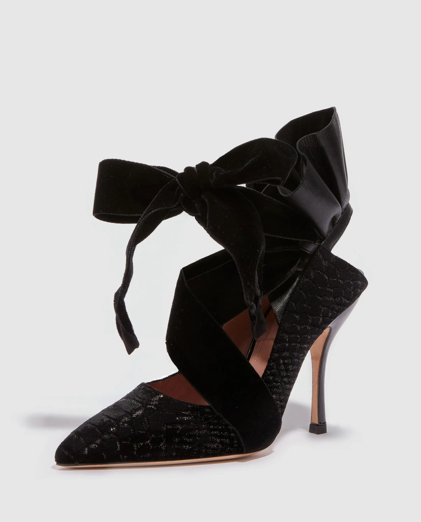 FRILLS FOR ALL LACE UP 100