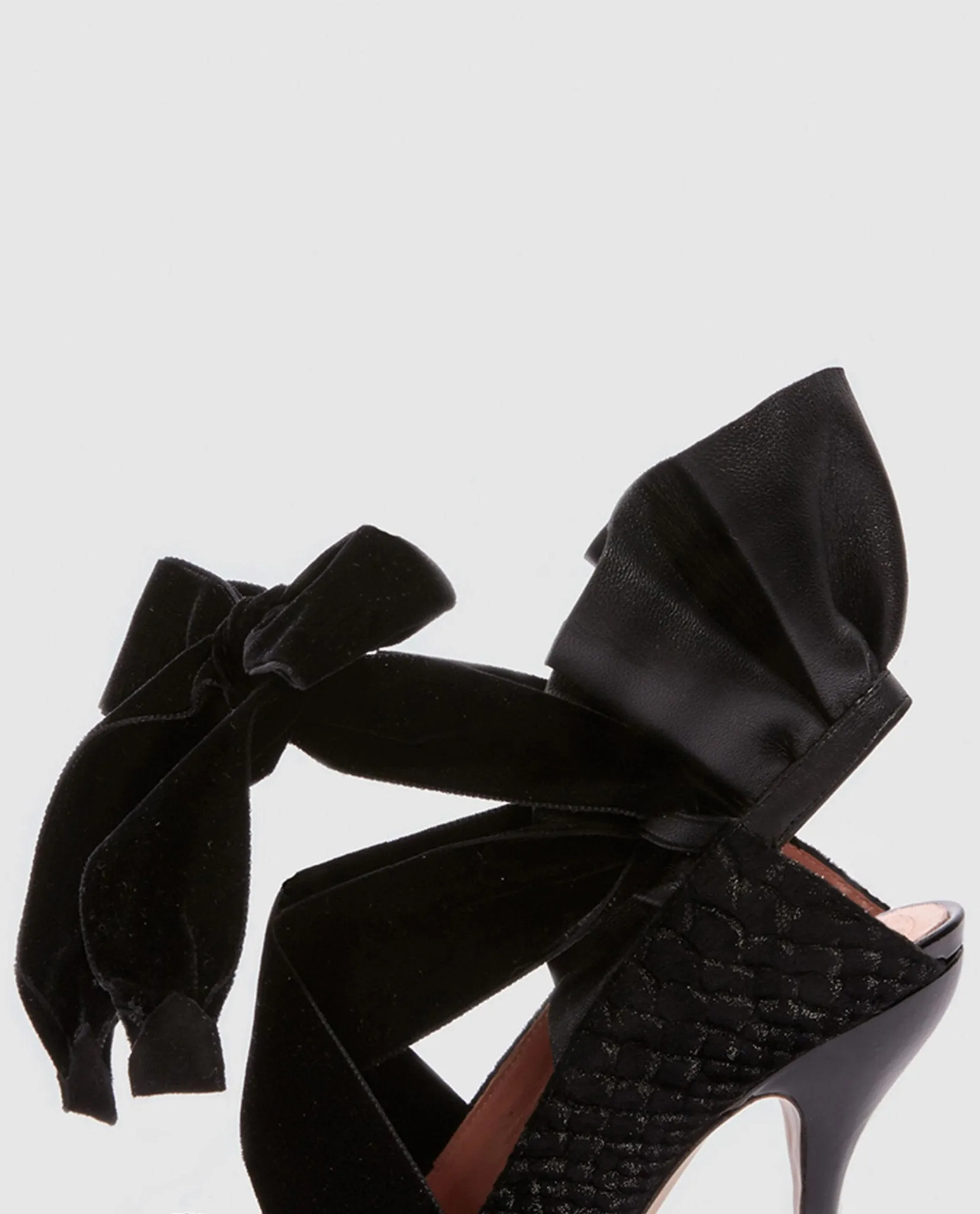 FRILLS FOR ALL LACE UP 100
