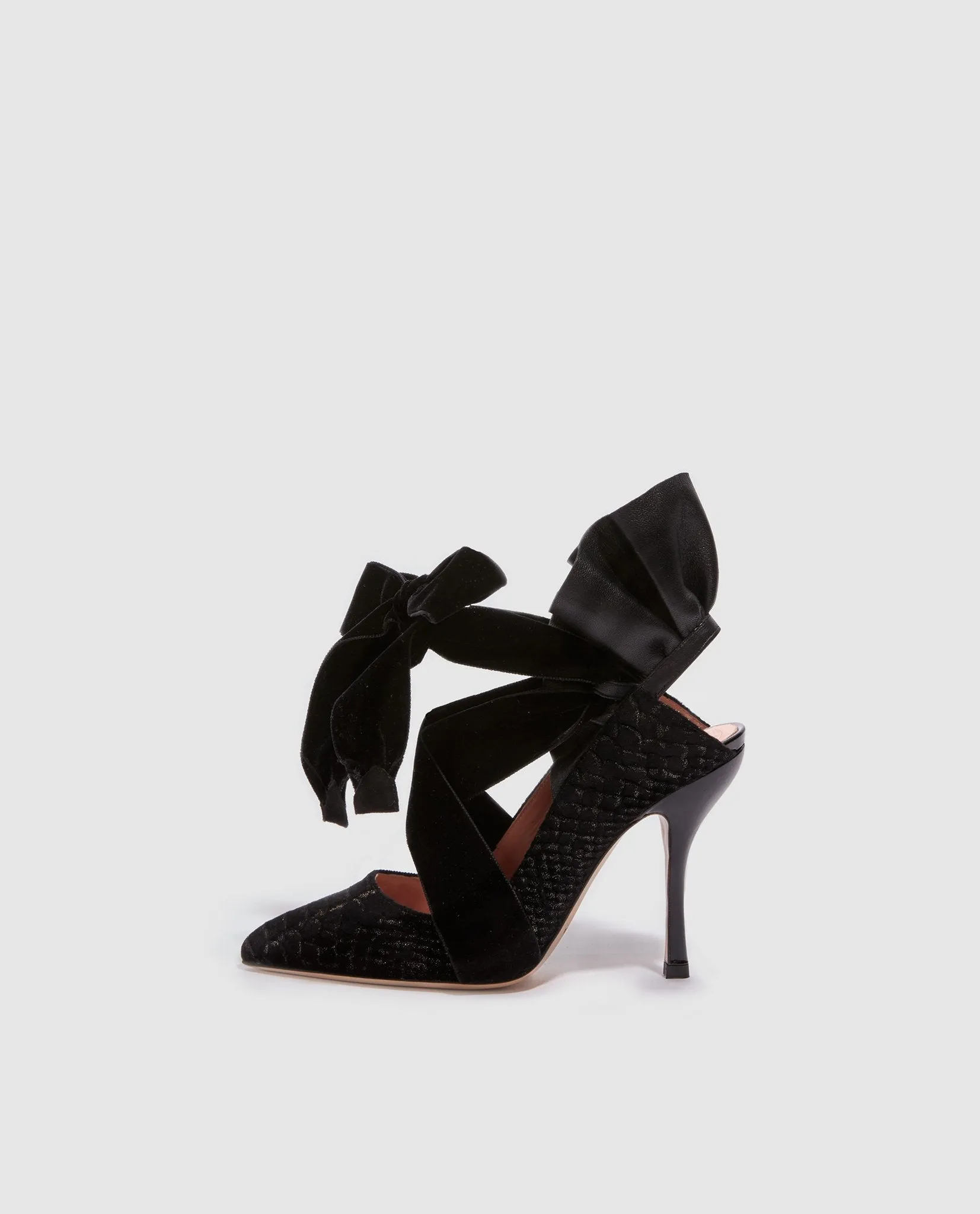 FRILLS FOR ALL LACE UP 100