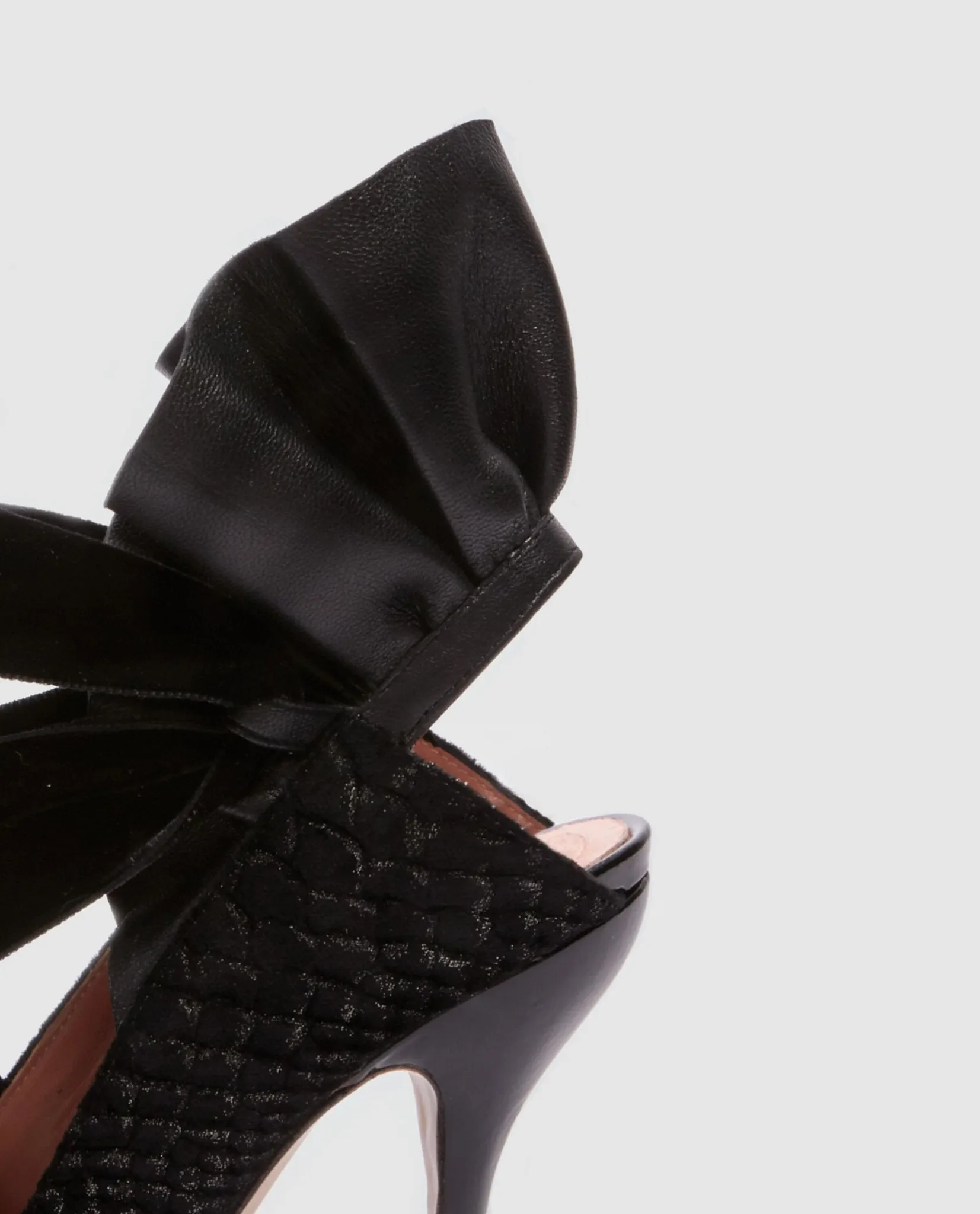 FRILLS FOR ALL LACE UP 100