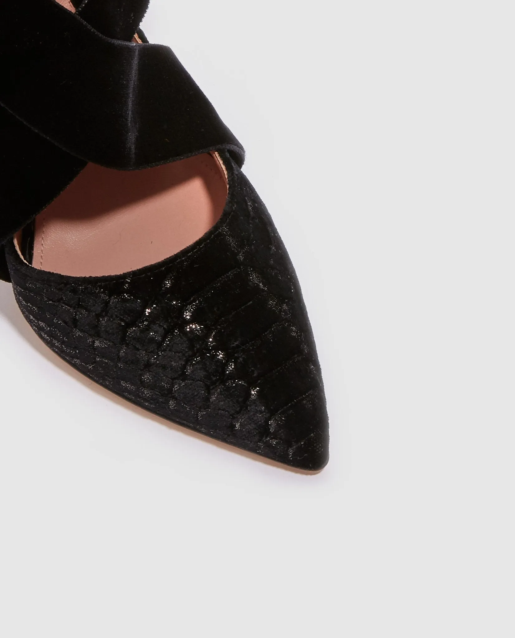 FRILLS FOR ALL LACE UP 100