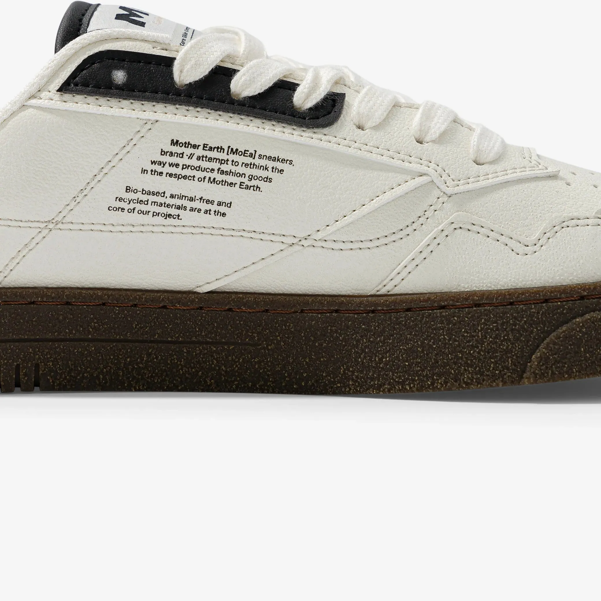 MoEa | GEN9 Corn Grained Vegan Sneakers | Black & White