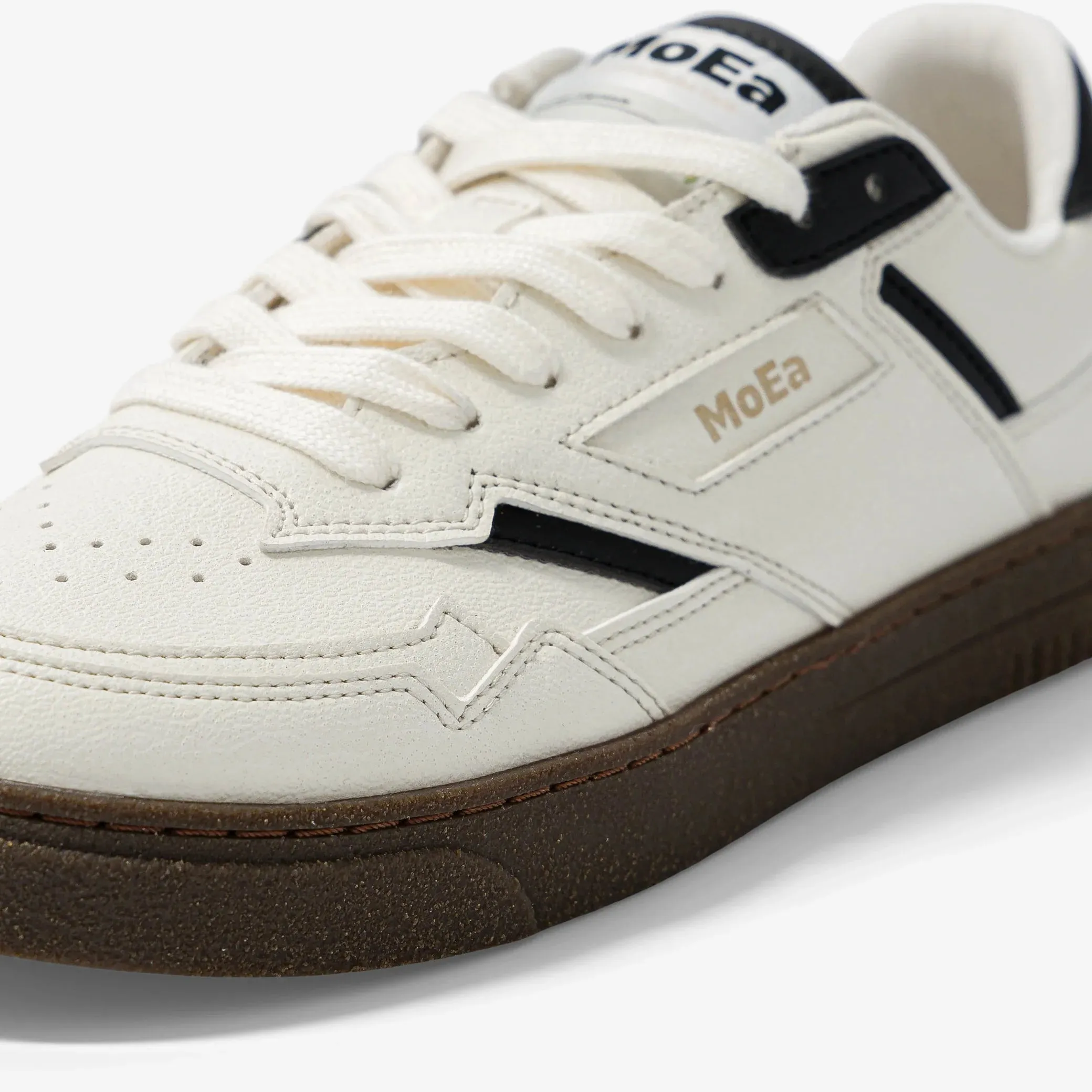 MoEa | GEN9 Corn Grained Vegan Sneakers | Black & White